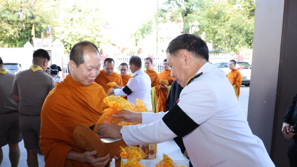 เลขาธิการ กช. นำทีมข้าราชการ สช. ร่วมพิธีทำบุญตักบาตร เนื่องในวันคล้ายวันพระบรมราชสมภพ ของพระบาทสมเด็จพระบรมชนกาธิเบศร มหาภูมิพลอดุลยเดชมหาราช บรมนาถบพิตร วันชาติ และวันพ่อแห่งชาติ 5 ธันวาคม 2568