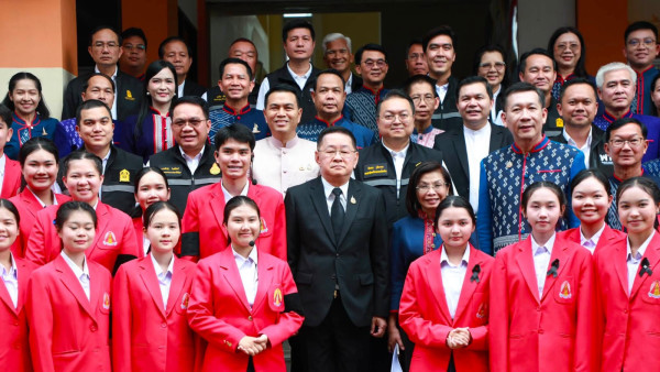 รองเลขาธิการ กช. "ภิญญา" ร่วมลุยนครพนม เสมา 1 เร่งขับเคลื่อน “All for Education” ครบทุกมิติ สร้างสถานศึกษาปลอดภัย ใช้ AI เพิ่มโอกาสการเรียนรู้ทั่วประเทศ