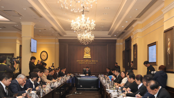“เสมา 1” ประชุมผู้บริหาร ศธ. เร่งขับเคลื่อน Flagship ปี 2570 พร้อมเดินหน้า e-Office เชื่อม Edu-pass เต็มรูปแบบต้นปีหน้า